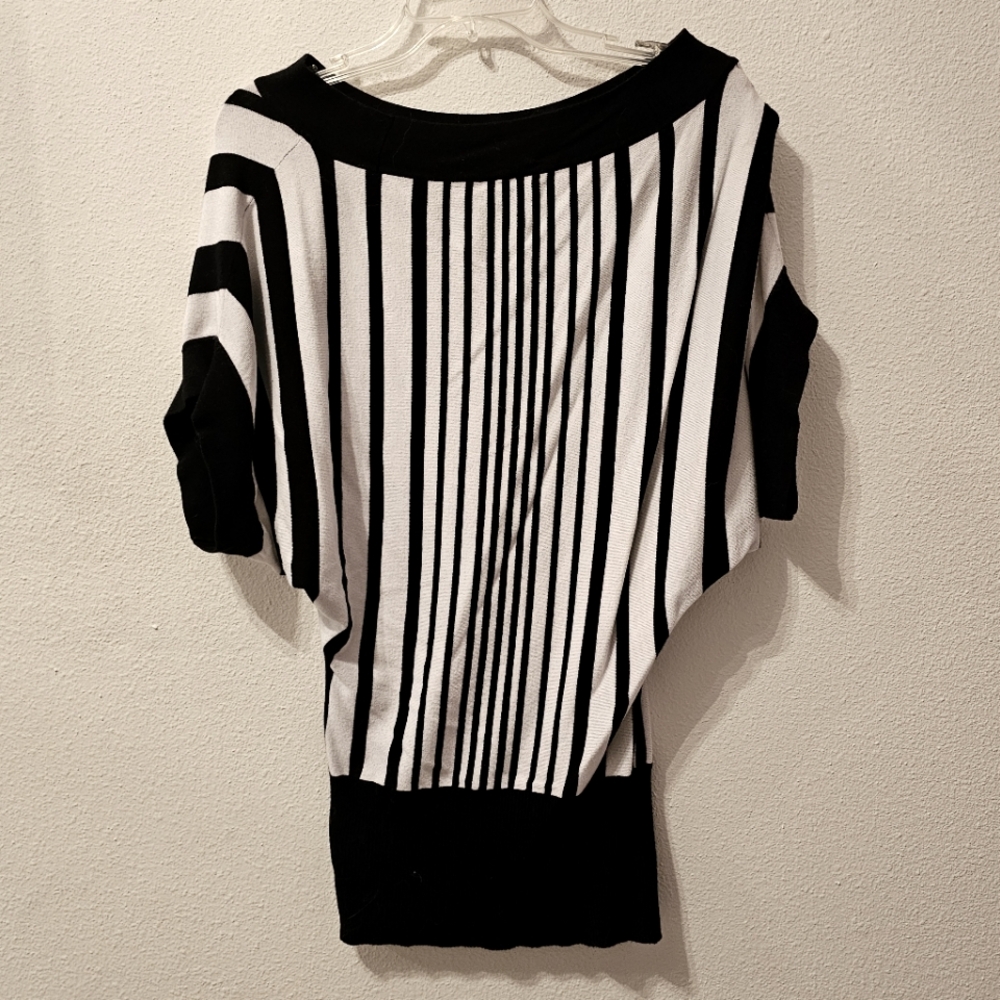 GUESS? Off the shoulders Tunic - Size xs